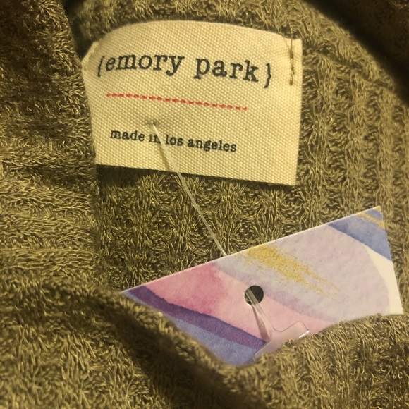 New Olive Waffle Bell Sleeve Top Size Small - Picture 6 of 7